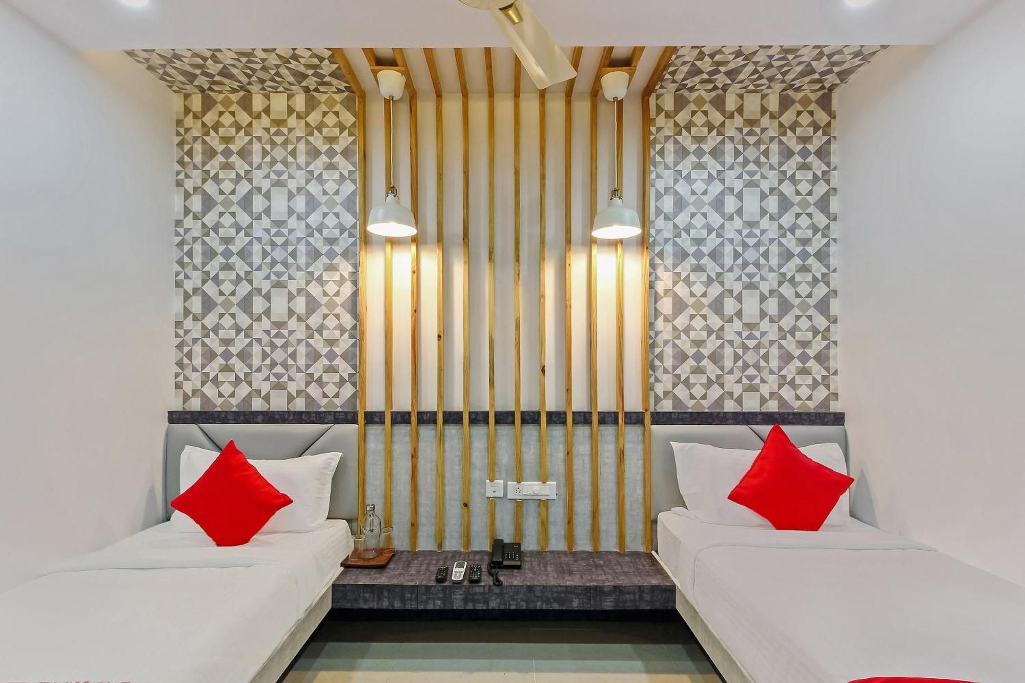 Super Capital O Hoysala Inn Secunderabad Екстер'єр фото
